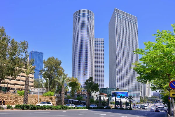 TEL AVIV, ISRAEL - APRIL, 2017:  Azrieli shopping center in Tel Aviv, Israel. Azrieli mall together with three tall office buildigs is the landmark of Tel Aviv. — Stock Photo, Image