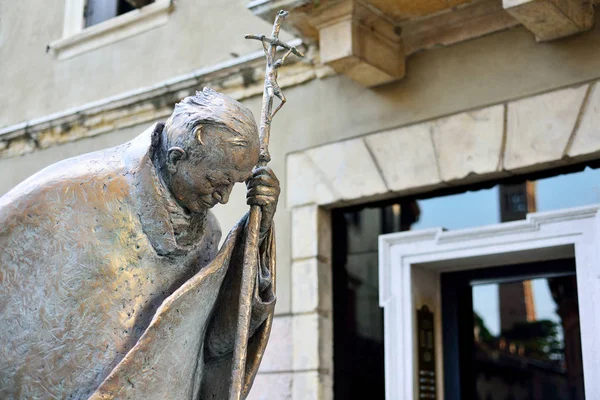 VERONA, ITALY - MAY, 2017: Monument to John Paul II, Pope — Stock Photo, Image