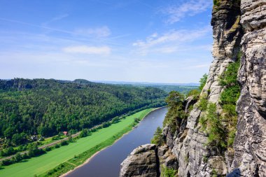 bastei bir görünümden nehir elbe, Sakson olarak İsviçre
