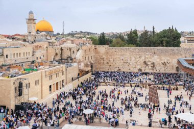 Jerusalem, İsrail - Nisan 2017: Western duvar ve kaya eski şehrin Kudüs, İsrail'in kubbe.