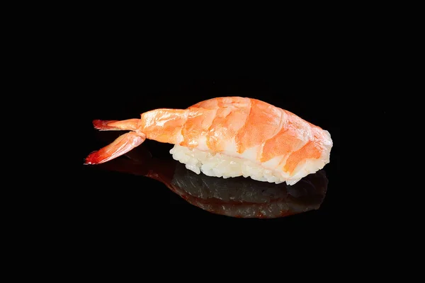 Sushi nigiri with shrimp on black background with reflection. Ja — Stock Photo, Image