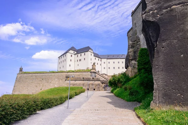 Suiza sajona, Alemania. Vista desde la fortaleza Koenigstein. Muralla de la fortaleza de la fortaleza — Foto de Stock