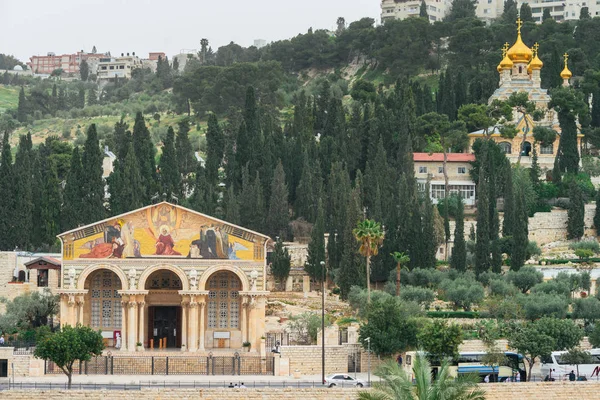 La iglesia de Todos los Pueblos en la Montaña de Olivos en Jerusalén — Foto de Stock