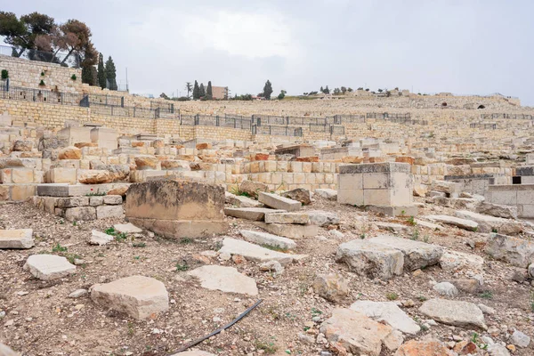 シロワンのネクロポリスを含むオリーブ山のユダヤ人墓地はエルサレムの最も古代の墓地. — ストック写真