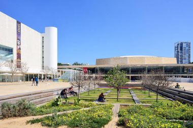 Tel Aviv, İsrail - Nisan, 2017: Tel Aviv, Habima Meydanı