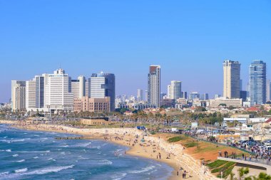 Tel Aviv, İsrail - Nisan, 2017: Tel Av gökdelenler görünümünü