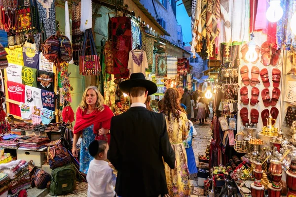 JERUSALEM, ISRAEL - ABRIL 2017: Mercado oriental en la antigua Jerusalén —  Fotos de Stock