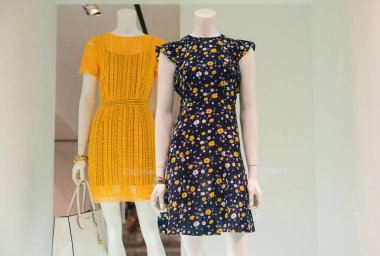 Prague, Çek Cumhuriyeti - Mayıs 2017: vitrin yeni collectio ile