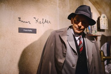 Prague, Çek Cumhuriyeti - Mayıs 2017: balmumu rakam Franz Kafka, Almanca Yahudi romancı, öykü yazarı. Madame Tussaud Müzesi Prag, Çek Cumhuriyeti.