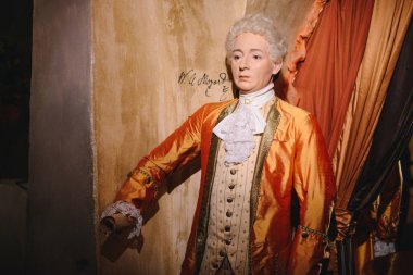 Prague, Çek Cumhuriyeti - Mayıs 2017: balmumu heykel Wolfgang Amadeus Mozart, bir piyano virtüözü'nın başkenti Prag Çek Cumhuriyeti'nde balmumu müzesinde