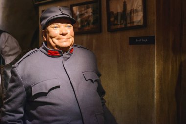 Prague, Çek Cumhuriyeti - Mayıs 2017: balmumu rakam asker Schweik - hiciv kahramanı, kara komedi roman Jaroslav Hasek tarafından. Madame Tussaud Müzesi Prag, Çek Cumhuriyeti.