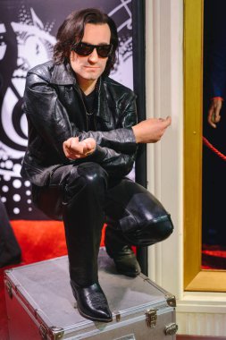 Prague, Çek Cumhuriyeti - Mayıs 2017: balmumu heykeli müzisyen, U2 Bono Çek Cumhuriyeti Prag başkentinde balmumu heykel Müzesi'nde grubunun solist