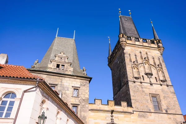 Prager Burg ist ein Burgkomplex in Prag, Tschechische Republik. Die Burg gehört zu den meistbesuchten Touristenattraktionen in Prag. — Stockfoto