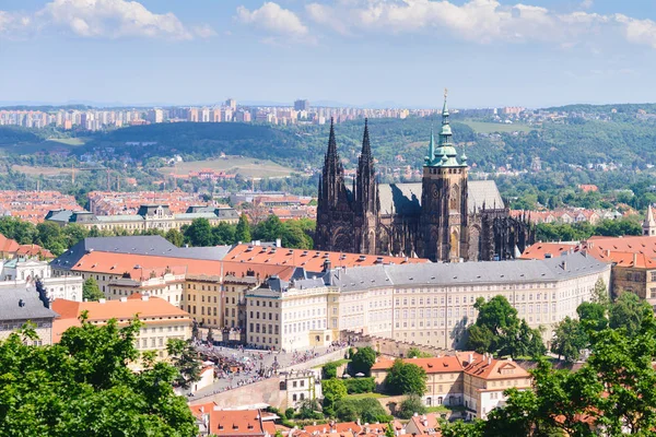 Präsidentenpalast der Tschechischen Republik, St.-Vitus-Kathedrale in Prag — Stockfoto