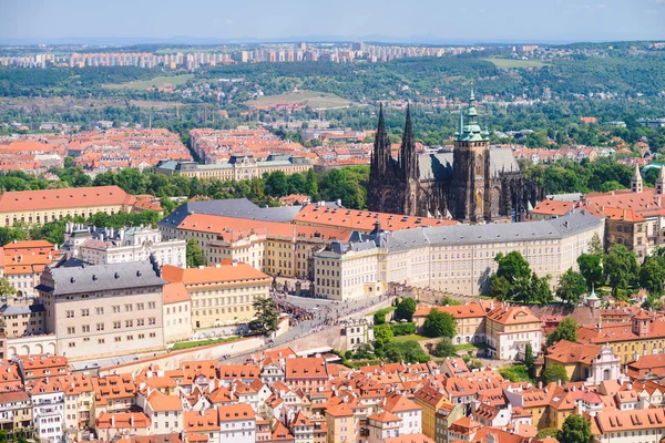 Präsidentenpalast der Tschechischen Republik, St.-Vitus-Kathedrale in Prag — Stockfoto