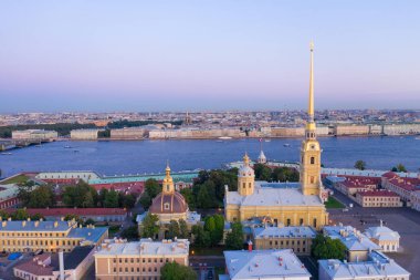 St. Petersburg'da. Rusya. St. Petersburg Panoraması. Peter ve Paul Fortress üst görünümü. Tavşan Adası. Vasilyevsky Adası. Neva Nehri. St. Petersburg köprüleri. Rusya'ya Seyahat