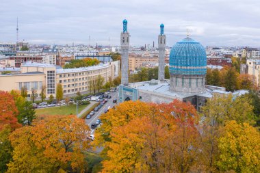 Katedral Camii 'nin yukarısından görüntüle (kuadkopterden çekim). Saint-Petersburg, Rusya