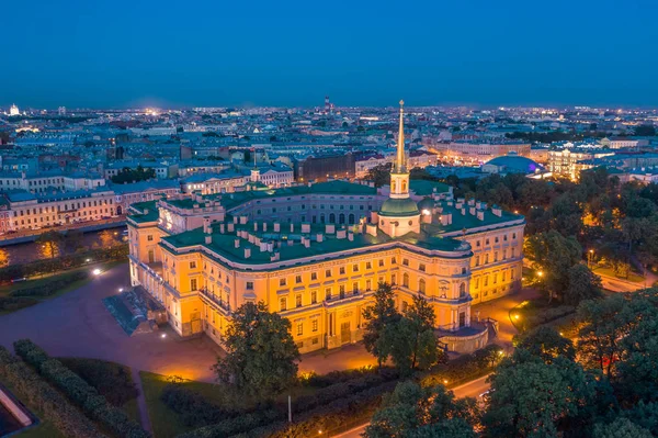 Saint-Petersburg. Russia. Panorama of St. Petersburg city at nigth. Engineering castle top view. Mikhailovsky castle. Architectural monuments of Petersburg. Museums of St. Petersburg. — Stock Photo, Image