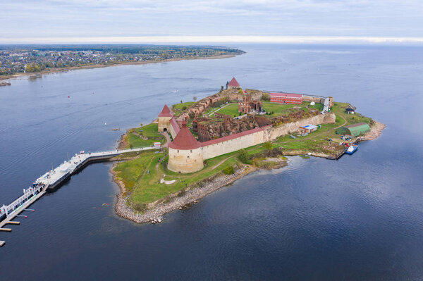 Санкт-Петербург. Россия. Крепость Орешек. Древнерусская крепость на Ладожском озере. Ленинградская область. Музеи Санкт-Петербурга. Река Нева. Ладожское озеро. Путешествие в Россию
