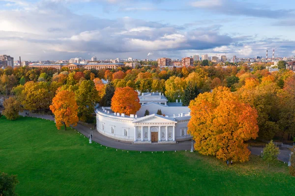 Ver Cocina vivienda de Elagin Palace en la isla de Elagin en San Petersburgo . — Foto de Stock