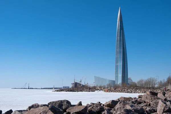 Petersburg, Rosja - kwiecień 2019: Lakhta Center, najwyższy wieżowiec w Europie. Zimowy widok strzał. — Zdjęcie stockowe