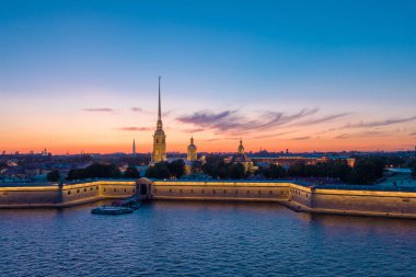 Aziz Petersburg. - Rusya. St. Petersburg Panoraması. Peter ve Paul Kalesi manzaralı. Tavşan Adası. Vasilyevsky Adası. Rusya 'ya seyahat