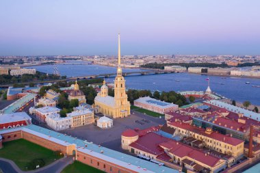 Akşam havadan görünümü, Peter ve Paul Kalesi, Neva nehri, St Petersburg, Rusya