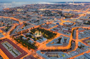 St Petersburg Kryukov Kanalı üzerinde bir çan kulesi ile St Nicholas Katedrali