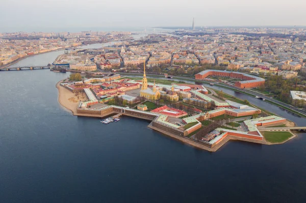 Sankt Petersburg. Ryssland. Panorama över Sankt Petersburg. Peter och Paul Fästning ovanifrån. Kaninön. Vasiljevskij ö. Resor till Ryssland. — Stockfoto