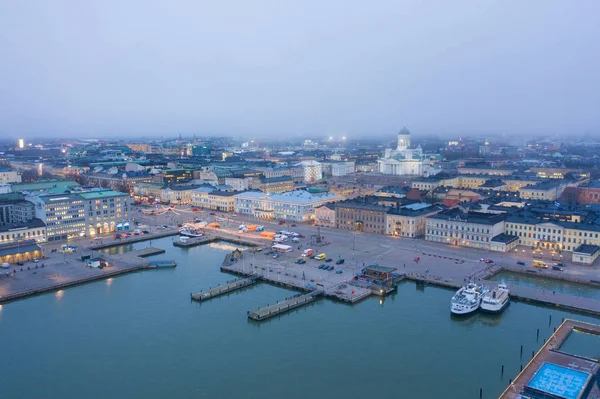 Helsinki. Finnland. Vogelperspektive auf die Stadt vom Golf von Finnland aus — Stockfoto