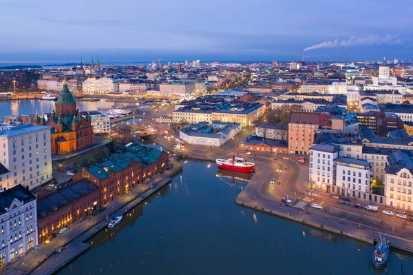 Vue aérienne de la cathédrale d'Uspenski, Helsinki Finlande. Visites à Helsinki. L'Union européenne — Photo