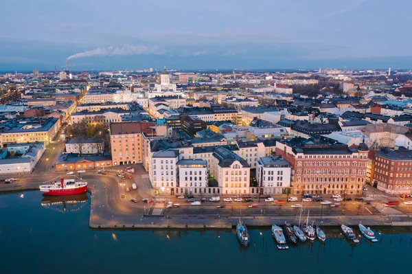 Letecký pohled ranní panorama mola Starého Města v Helsinkách, Finsko — Stock fotografie