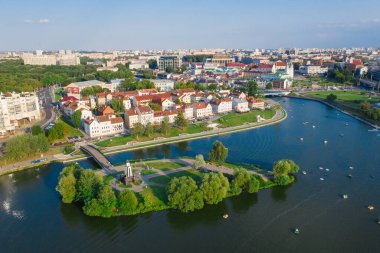 Minsk, Beyaz Rusya - Temmuz 2019: Aerial View, Cityscape Of Minsk, Beyaz Rusya. Yaz sezonu, gün batımı zamanı. Nemiga Mahallesi Panoraması.