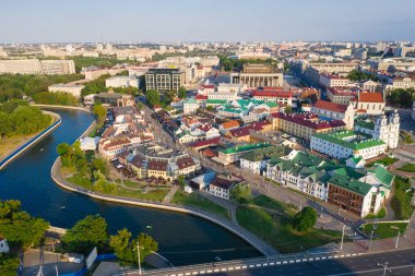 Minsk, Beyaz Rusya - Temmuz 2019: Aerial View, Cityscape Of Minsk, Beyaz Rusya. Yaz sezonu, gün batımı zamanı. Nemiga Mahallesi Panoraması.