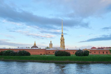 Peter ve Paul kalesi Saint Petersburg, Rusya 'da bir yaz günü