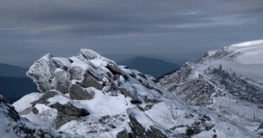 Karpat dağ manzarası kar görüntüsünü kaydırma