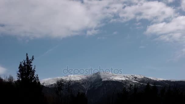 Clouds Passing the Carpathian Mountain Ridge (en inglés). Clip de lapso de tiempo — Vídeo de stock