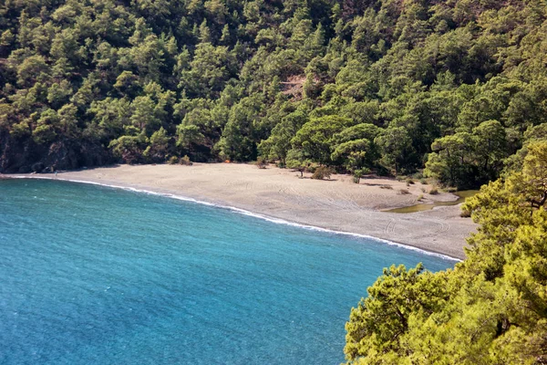 Bahía aislada en el mar Mediterráneo turco, Turquía, Vistas fr — Foto de Stock