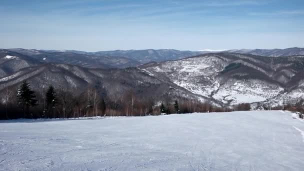 Vues du paysage enneigé Arrière-plan Sports d'hiver Loisirs Ski Station Montagnes sauvages Mode de vie — Video