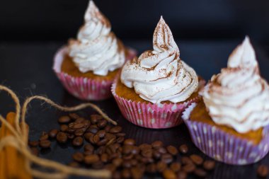 ev yapımı tiramisu cupcakes