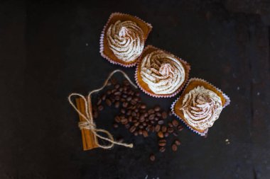 ev yapımı tiramisu cupcakes