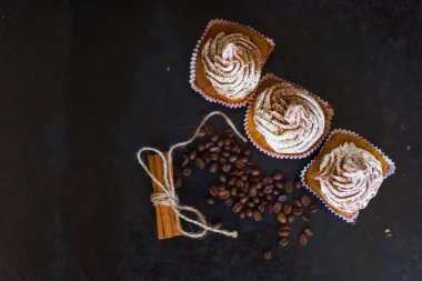 ev yapımı tiramisu cupcakes