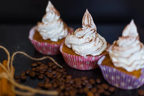 ev yapımı tiramisu cupcakes