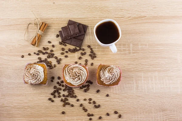 ev yapımı tiramisu cupcakes