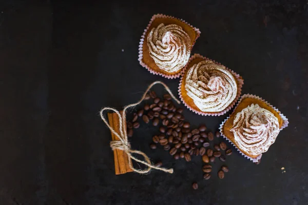 ev yapımı tiramisu cupcakes