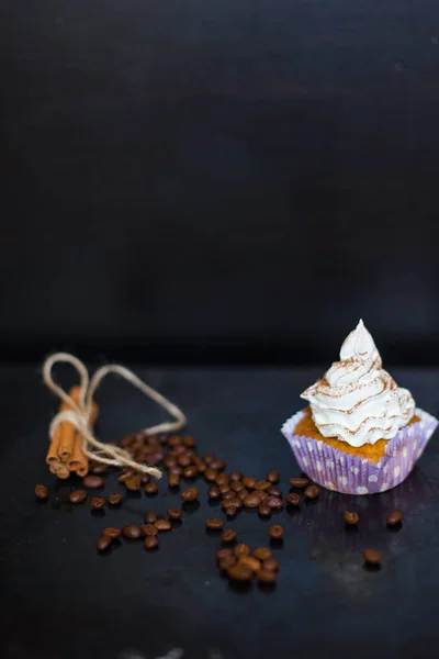 Tiramisu cupcakes homemade — Stock Photo, Image