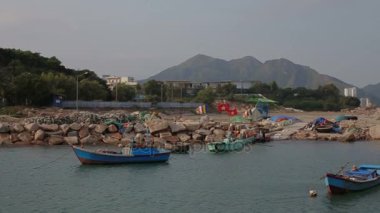 balıkçı tekneleri. Nha Trang demirli.
