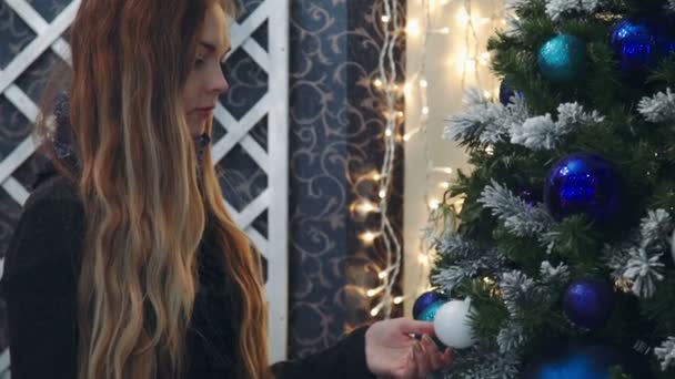 Teenage girls hands is decorating a Christmas tree — Stock Video