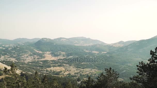 Τοπίων πανοραμική θέα από ψηλά βουνά και την πόλη. Μαυροβούνιο — Αρχείο Βίντεο