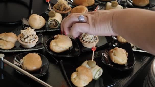 Snack serviti a buffet Banchetto nuziale — Video Stock